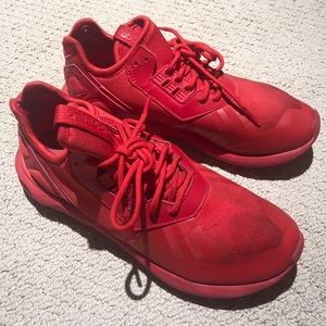 Tubular Runner Adidas Sneakers - Triple Red